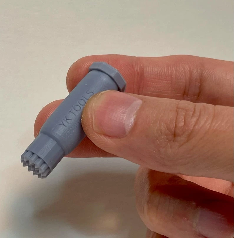 YK STUDIOS MEDIUM PORE TEXTURE STAMP(Yk Studious Medium Pore Texture Stamp) 5 YK STUDIOS MEDIUM PORE TEXTURE STAMP(Yk Studious Medium Pore Texture Stamp) - Image 3